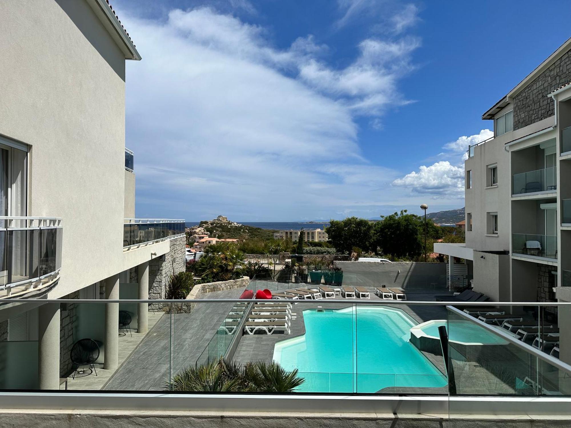 Revellata & Hotel 3*