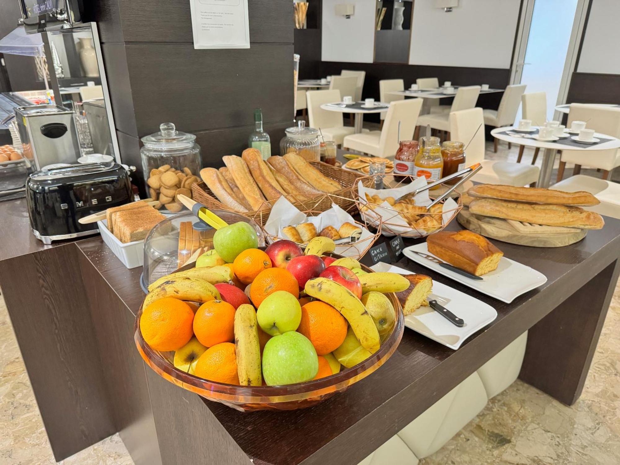 Revellata & Hotel 3*